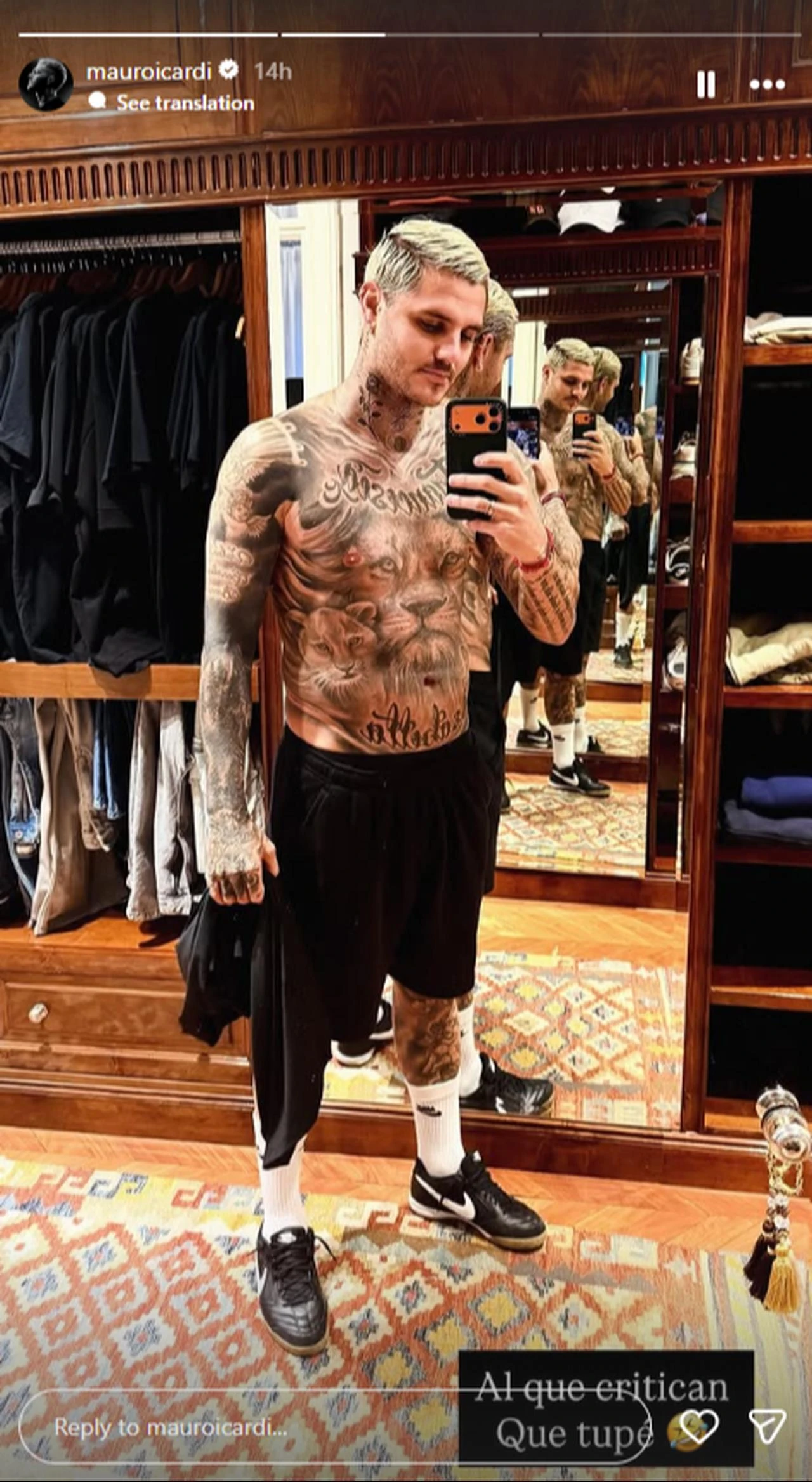 Mauro Icardi poses for a mirror selfie while showing his current physique in a post shared on his Instagram account. (Photo via Instagram/@mauroicardi)