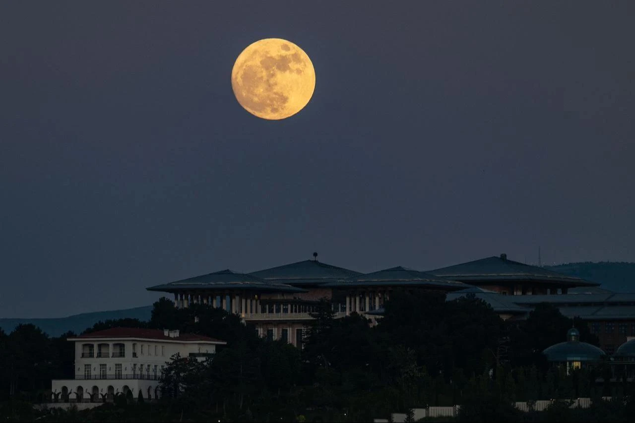 A view of the Full Moon and the presidential palace in Ankara, Türkiye, on May 30, 2026. (AA Photo)