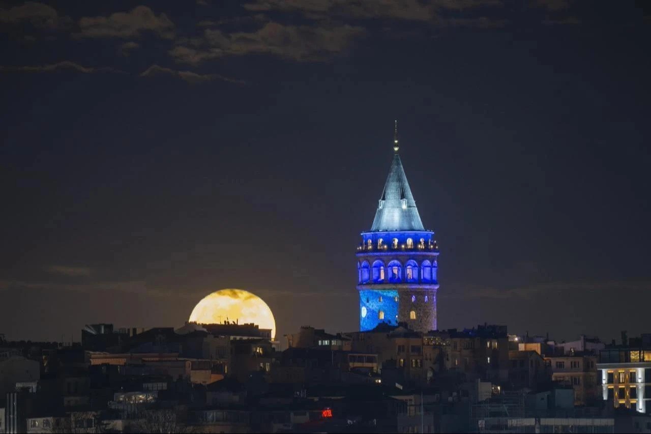 A full moon rises behind the Galata Tower in Istanbul, Turkiye, April 2, 2026. (AA Photo)