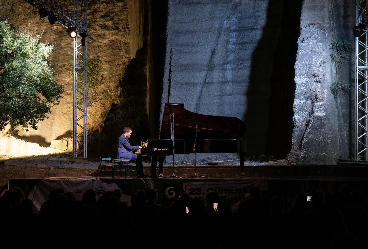 Portuguese pianist Vasco Dantas takes the stage at Bodrum’s Ancient Stone Quarry as part of the 23rd International Gumusluk Music Festival in Mugla, Türkiye, Aug. 4, 2026. (AA Photo)