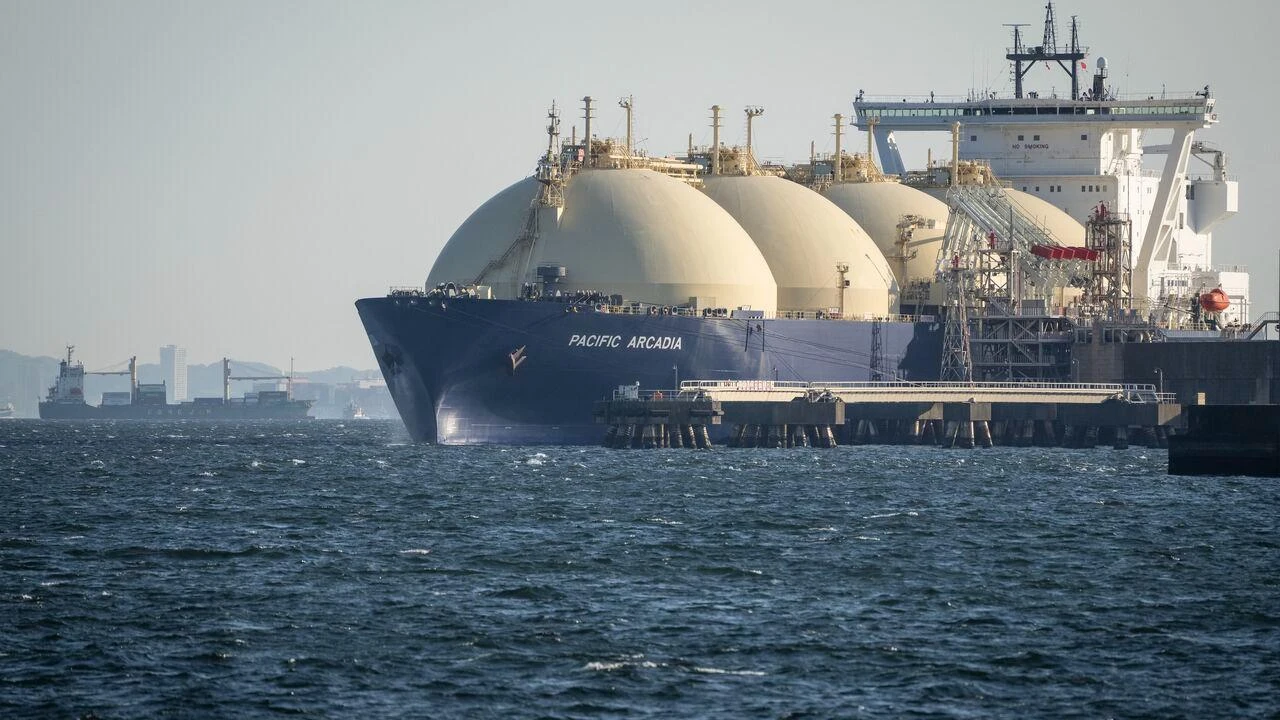 A liquefied natural gas (LNG) tanker is moored at a LNG berth in Kawasaki, Kanagawa prefecture, April 8, 2026. (AFP Photo)