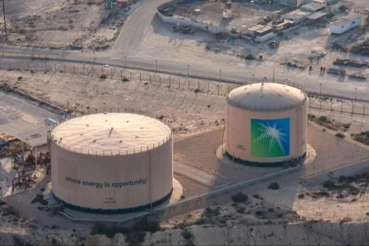 Aerial view of oil storage tanks bearing the Saudi Aramco logo at an energy facility in Saudi Arabia. (AFP Photo)
