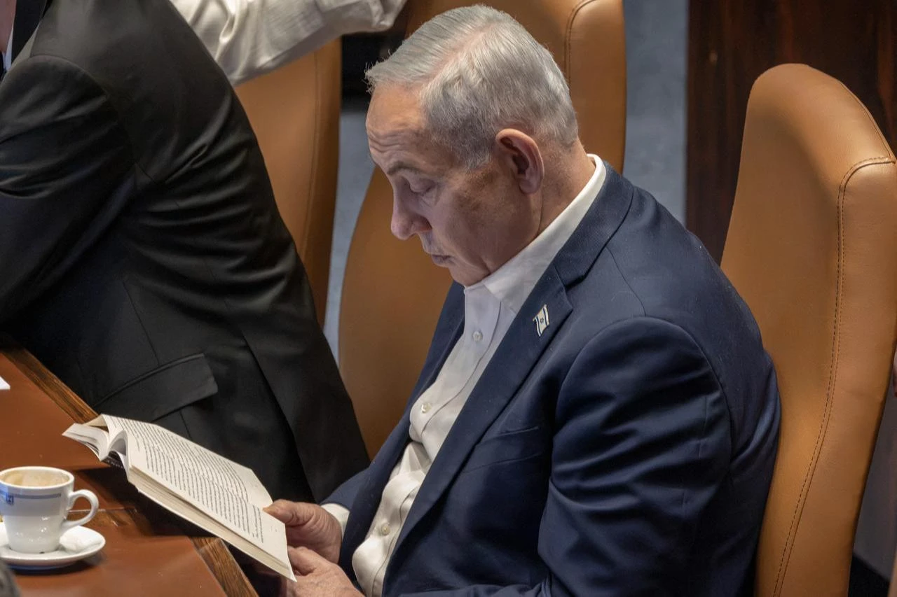 Israel's Prime Minister Benjamin Netanyahu reads a book at the Israeli Knesset during a session of the Israeli Parliament in Jerusalem on July 16, 2026. (AFP Photo)