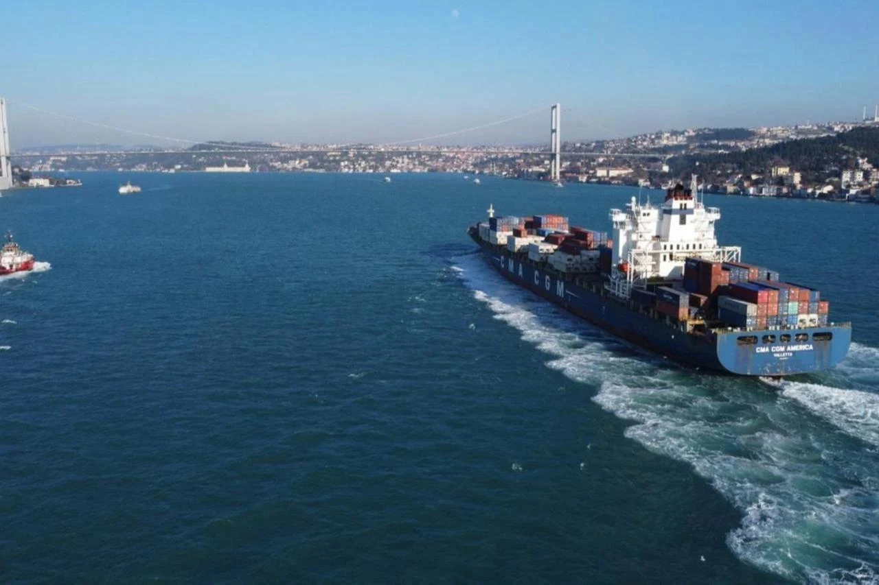 Turkish straits handle 40,218 ships in H1 despite Black Sea attacks