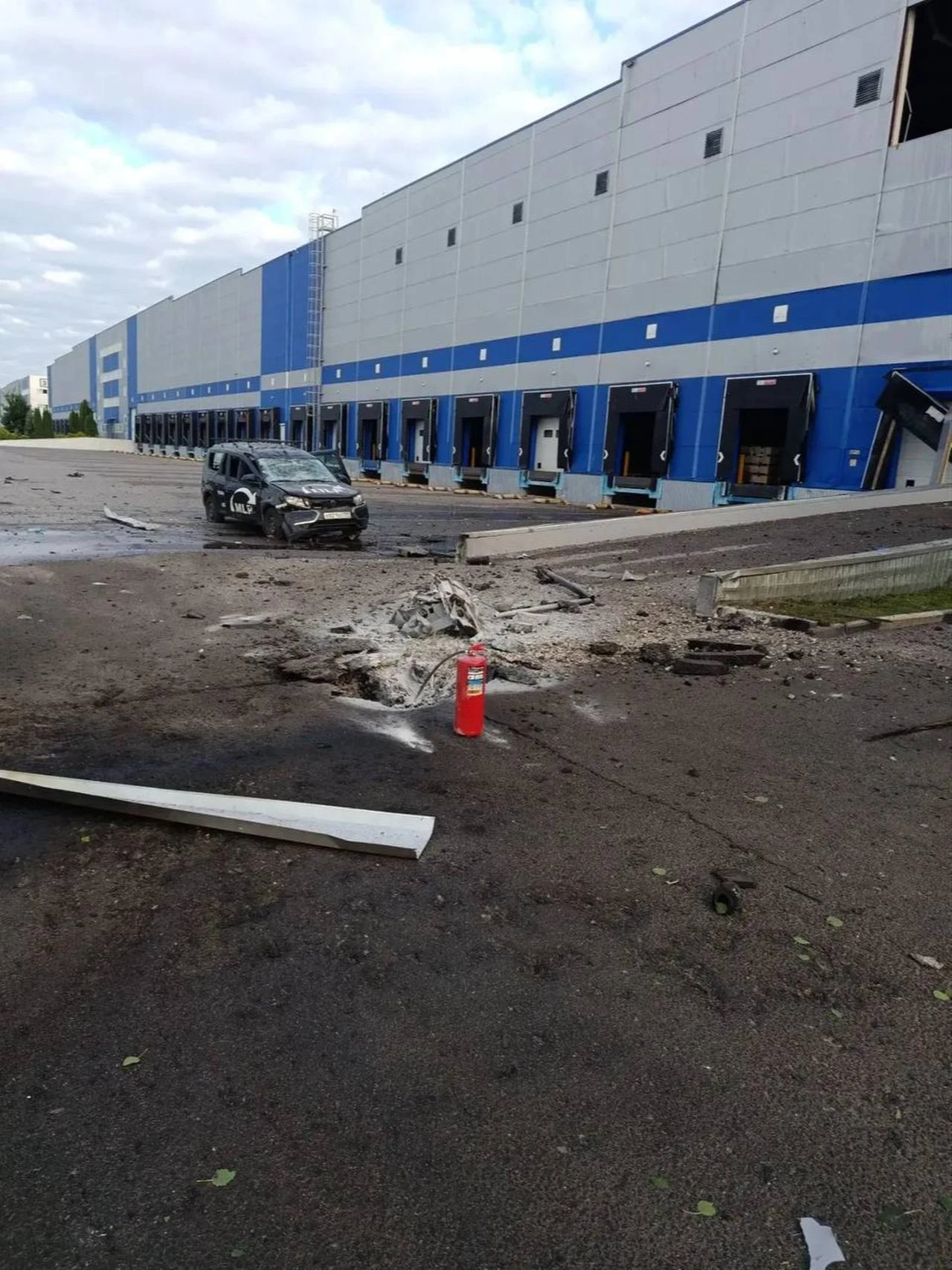 The photo shows the Ukrainian drone impact at an Wildberries logistics center in Novoselki missed the facility and hit a nearby parking lot instead. (Photo via Telegram/sobakin_mn)