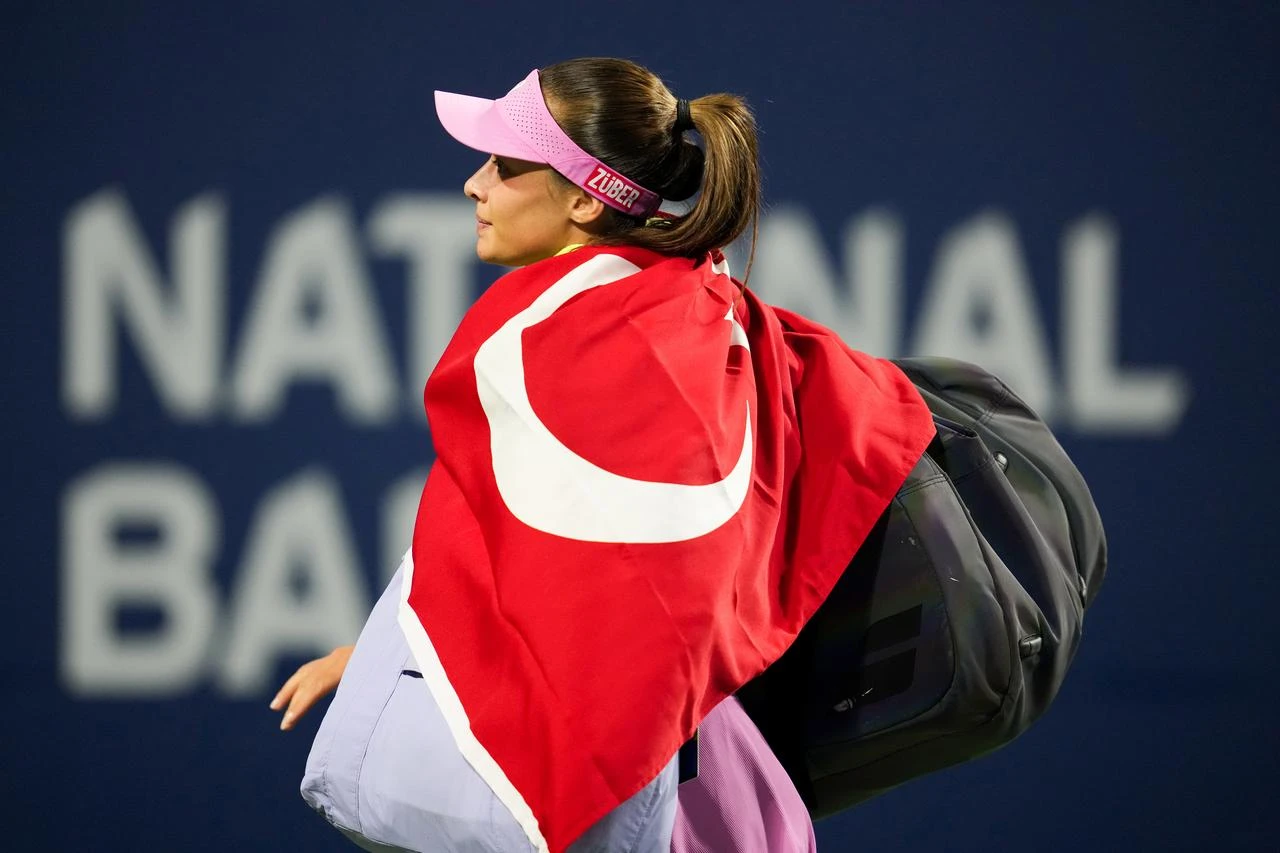 Zeynep Sönmez leaves the court draped in a Turkish flag during the National Bank Open in Toronto, Canada, Aug. 4, 2026. (AA Photo)