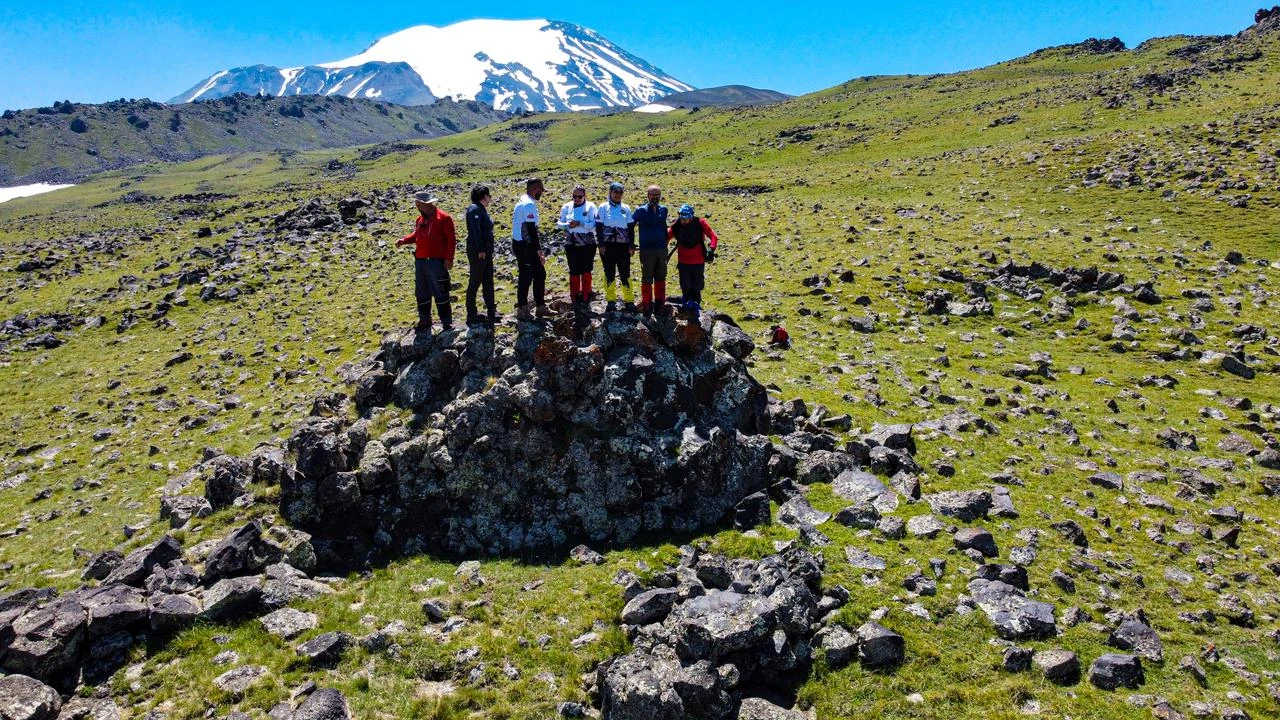 Climbers on Mount Agri, Türkiye’s highest peak, enjoying traces of spring in its higher elevations despite summer temperatures approaching 40 degrees in Igdir. (AA Photo)