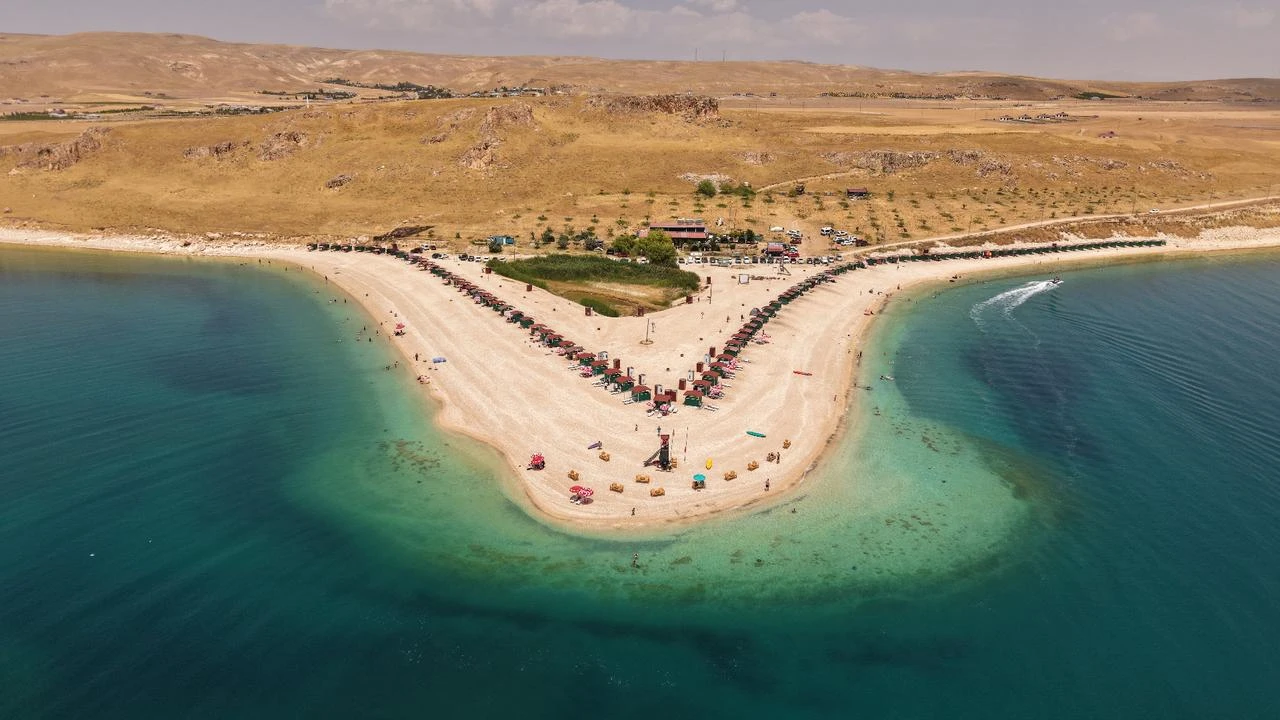 Discover Cakil Island, Lake Van’s hidden turquoise paradise