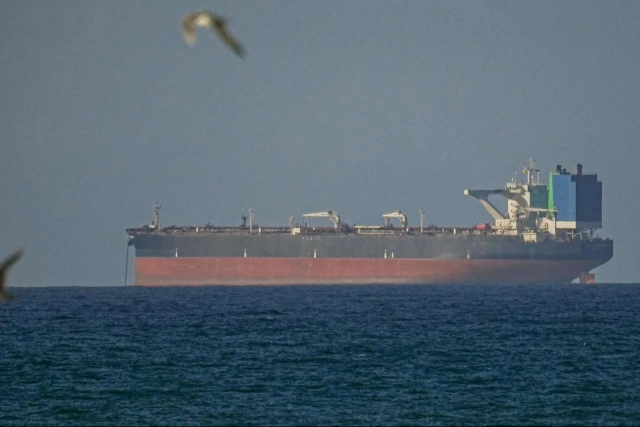 A view of the vessels passing through the Strait of Hormuz, seen in Oman, April 8, 2026. (AA Photo)