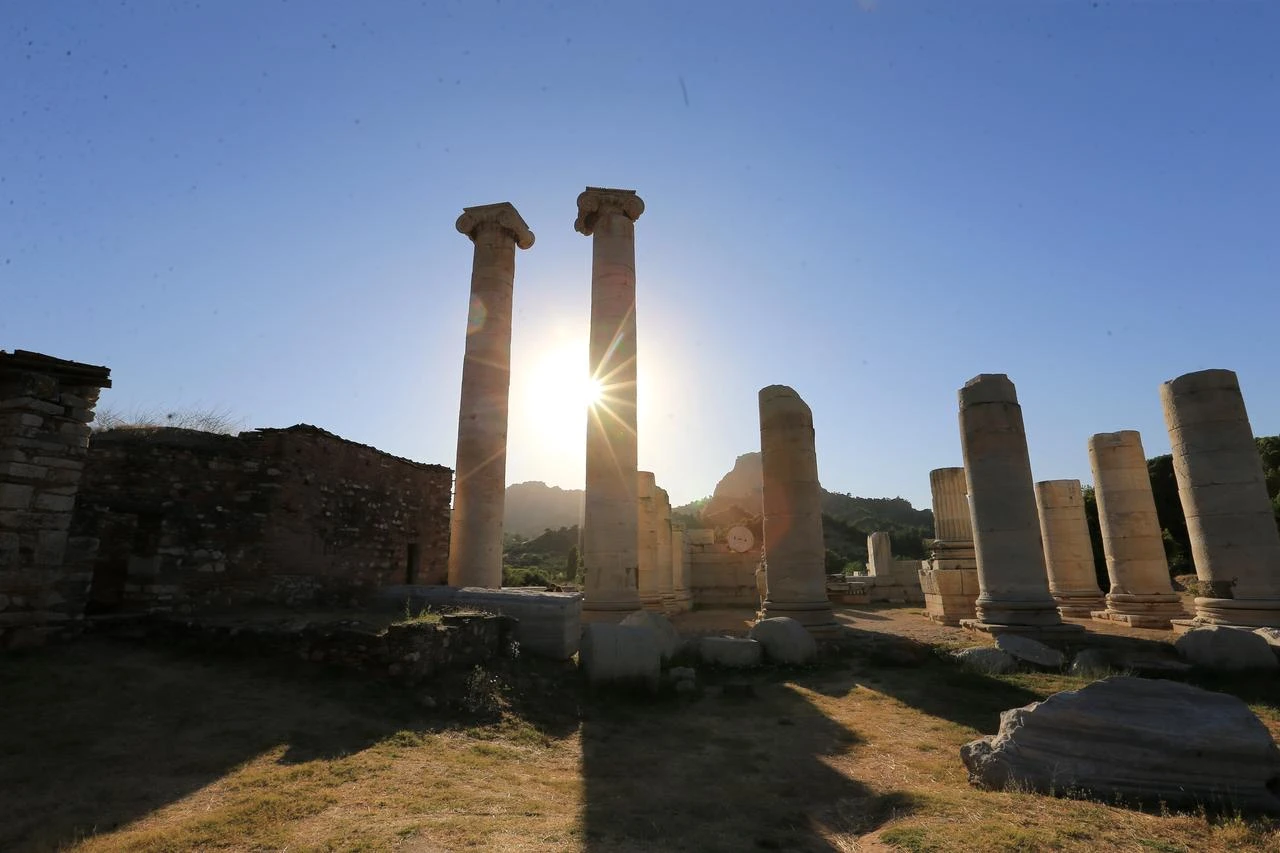 Sunlight filters through the soaring columns of the Temple of Artemis at the ancient city of Sardis in Manisa, Türkiye. (AA Photo)