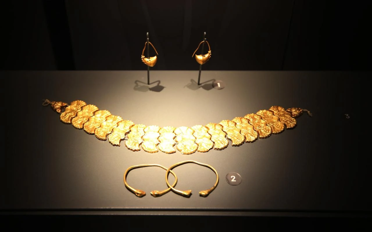 The Troy Museum exhibits dazzling jewelry belonging to Trojan women from thousands of years ago, alongside artifacts discovered in archaeological excavations, Canakkale, Türkiye, May 31, 2023. (AA Photo)