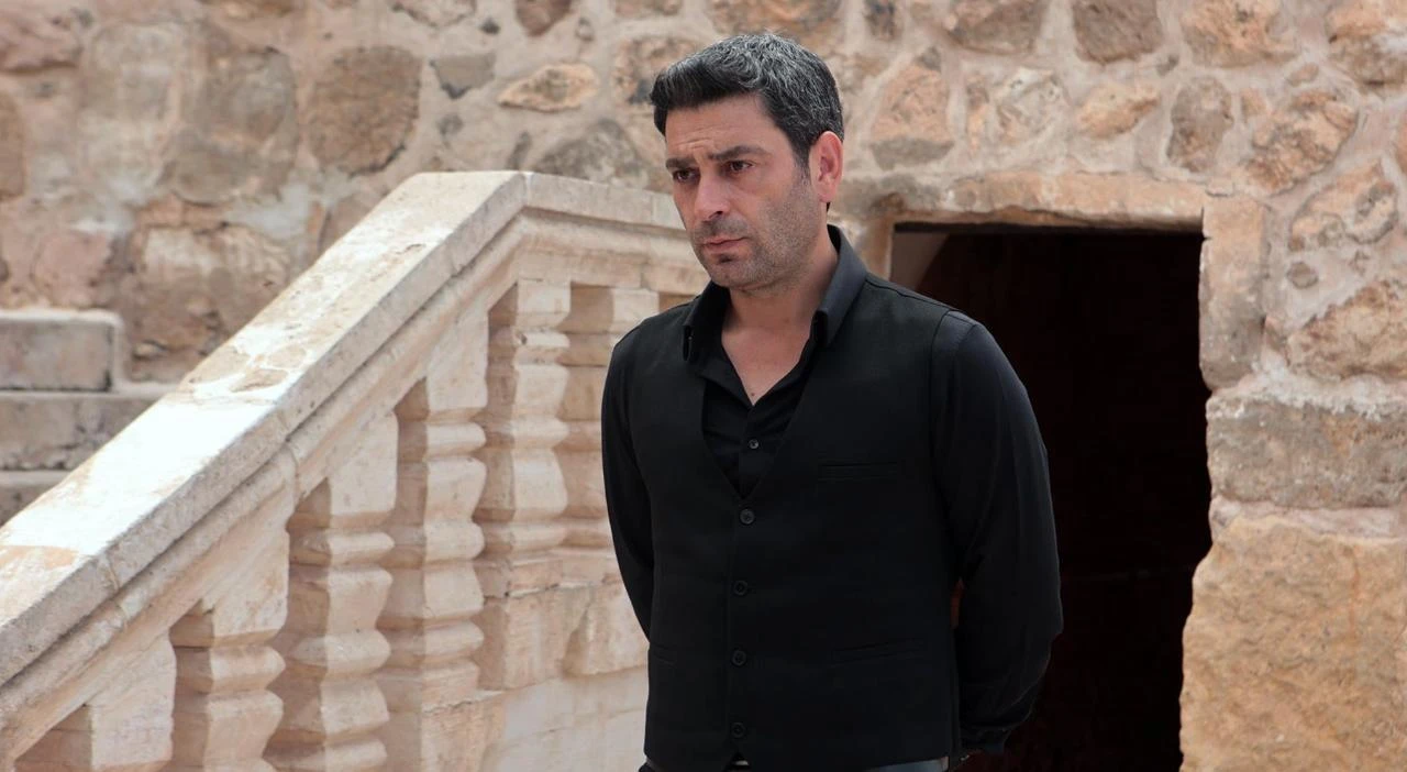 The lead actors of “Uzak Sehir” pose against the historic stone landscape of Mardin, Türkiye. (Photo via Ayna Yapim)