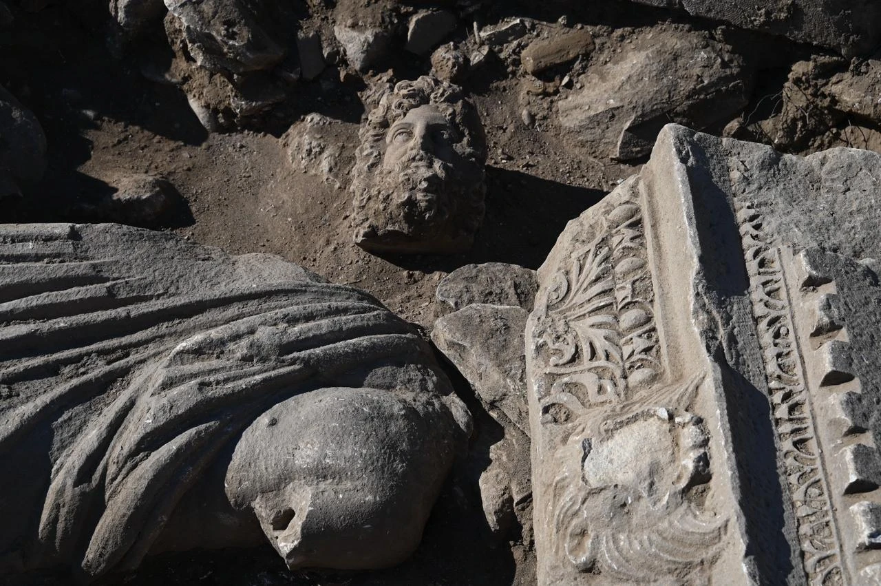 A view of the face of the 1,800-year-old Asklepios statue during excavation work at the ancient city of Aspendos. (Photo via X/@MehmetNuriErsoy)
