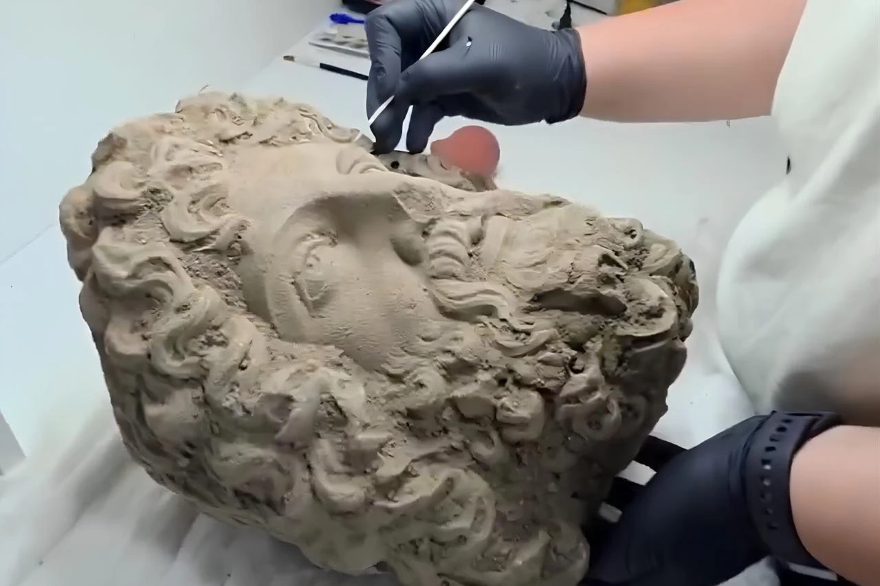1,800-year-old healing god statue unearthed in Antalya