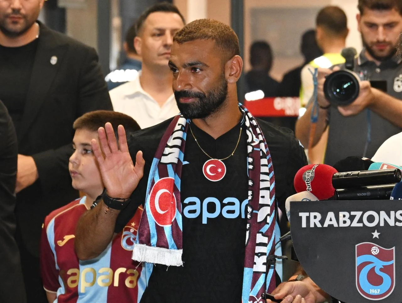 Newly signed Egyptian football star Mohamed Salah speaks to members of the press upon his arrival at Trabzon Airport after Trabzonspor initiated transfer negotiations with the player, in Trabzon, Türkiye, on August 5, 2026. (AA Photo)