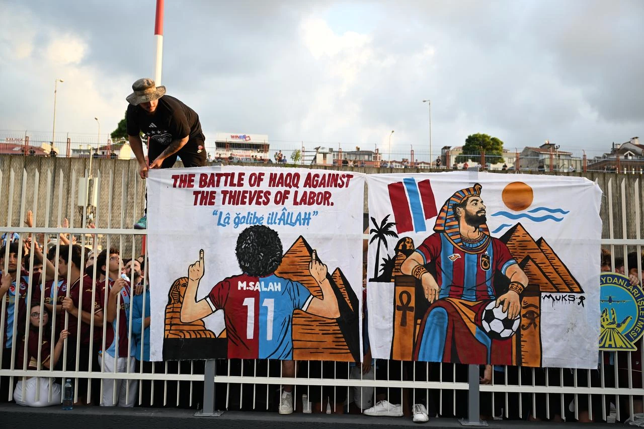 Trabzonspor supporters welcome Egyptian footballer Mohamed Salah with flares and chants upon his arrival at Trabzon Airport in Trabzon, Türkiye, August 5, 2026. (AA Photo)