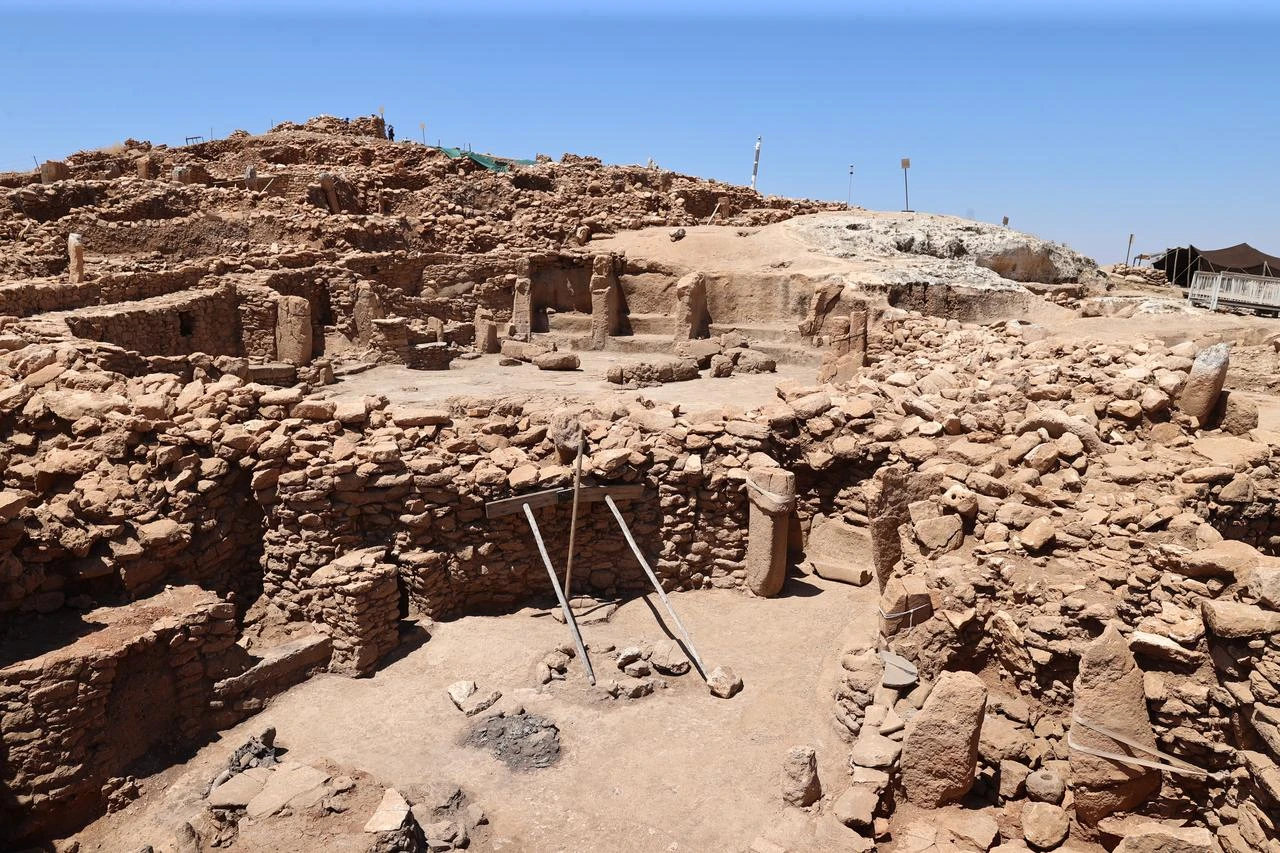 Stone-built enclosures and monumental pillars are seen across the Karahantepe excavation site in Sanliurfa, southeastern Türkiye. (AA Photo)