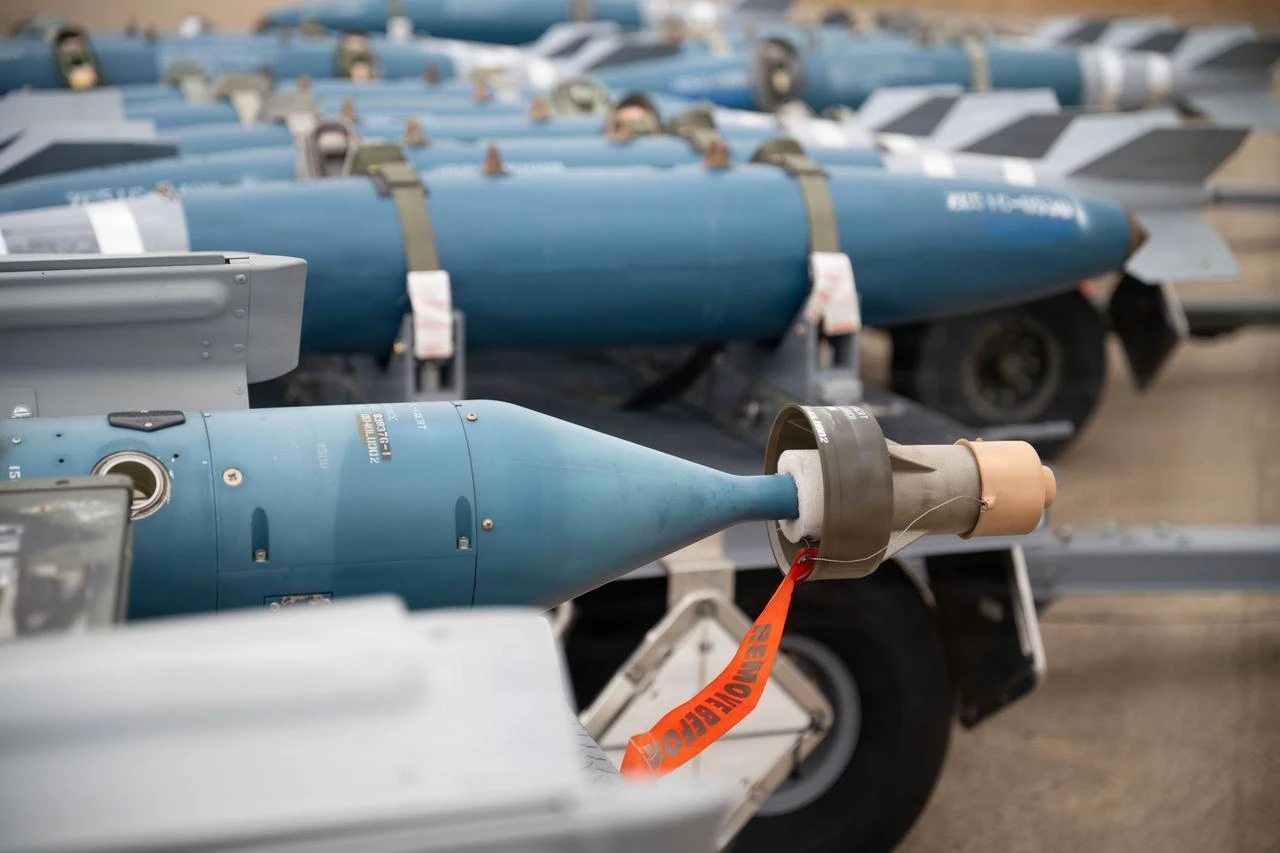 Trump denies munitions shortage, warns 'leakers' face prison