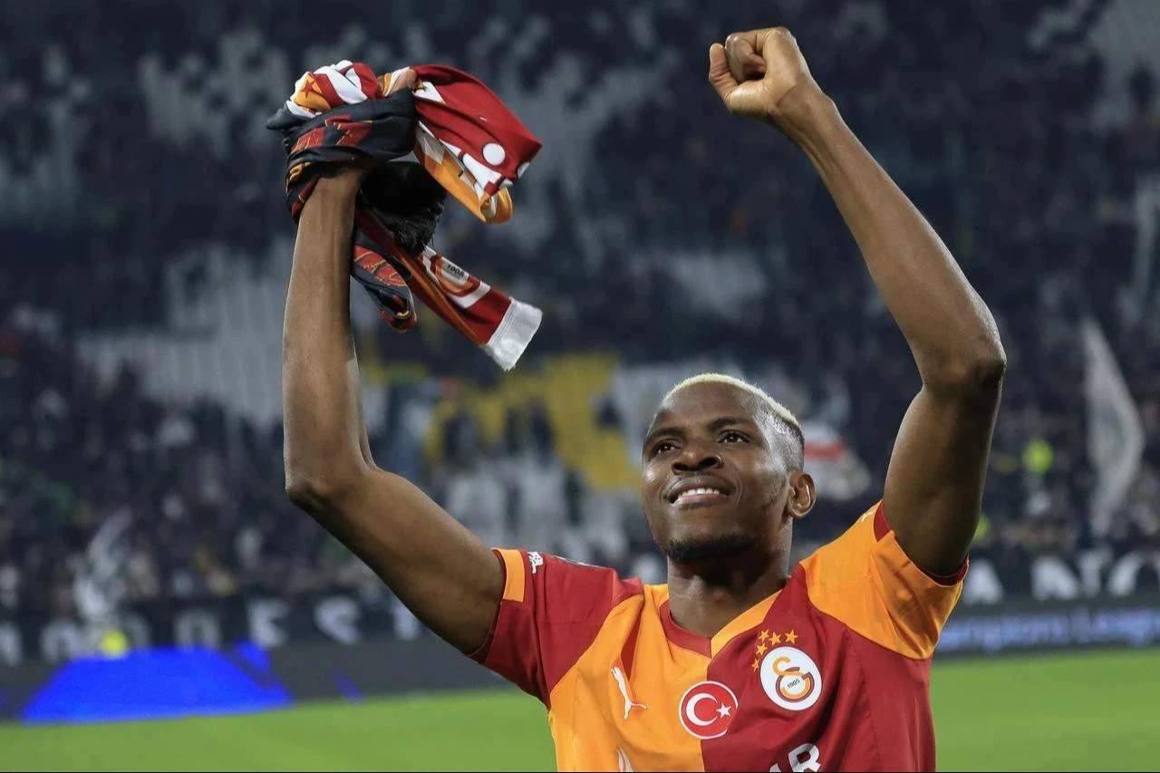 Victor Osimhen, of Galatasaray, greets fans at the end of the UEFA Champions League round of 16 play-off second leg match between Juventus and Galatasaray at the Juventus Stadium in Turin, Italy, Feb. 25, 2026. (AA Photo)