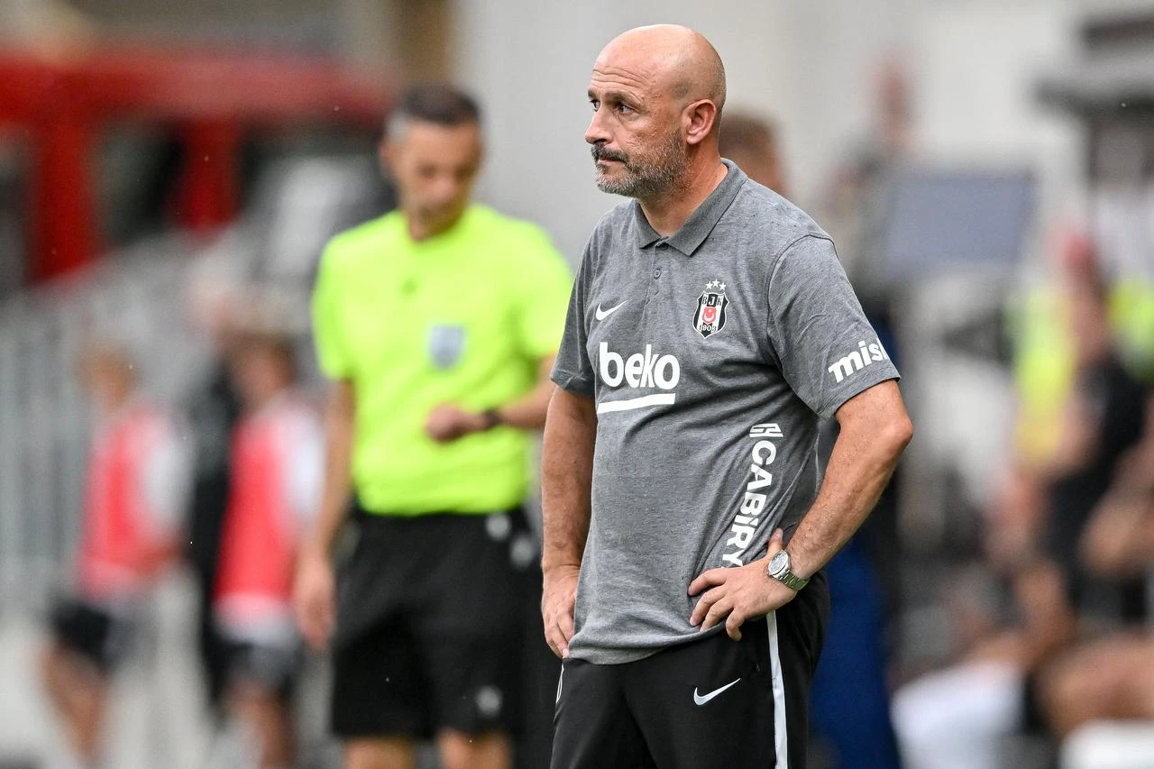 Head coach Vincenzo Italiano of Besiktas during the UEFA Europa League third qualifying round match between FC Hracek Kralove and Besiktas JK at FINEP Arena in Hradec Kralove, Czech Republic on August 6, 2026. (AA Photo)