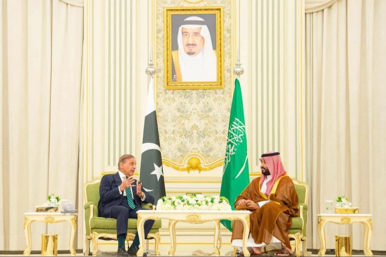 A handout picture provided by the Saudi Press Agency (SPA) shows Saudi Arabias Crown Prince Mohammed bin Salman (R) meeting with Pakistans Prime Minister Shehbaz Sharif ahead of their meeting in Riyadh, Saudi Arabia on Sept. 17, 2025. (AFP Photo / HO / SPA)