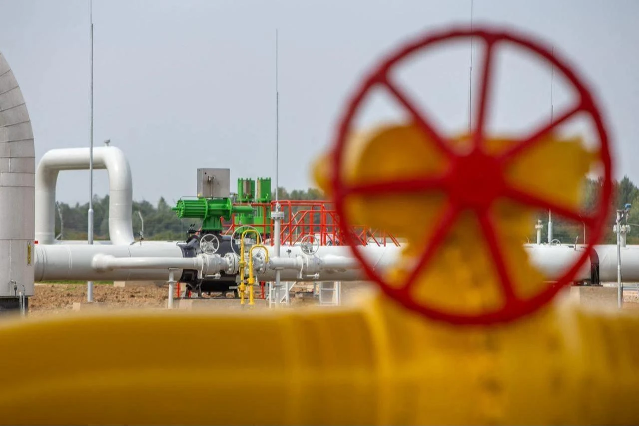 This picture shows equipment from the border release and compressor station of the gas pipeline from Ukraine in Velke Kapusany, eastern Slovakia, September 2, 2014. (AFP Photo)