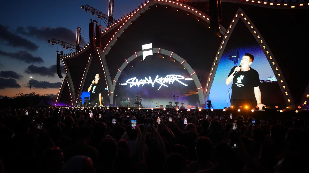 Main scene of Sagopa Kajmer performing at the “Istanbul Festival.” (AA Photo)