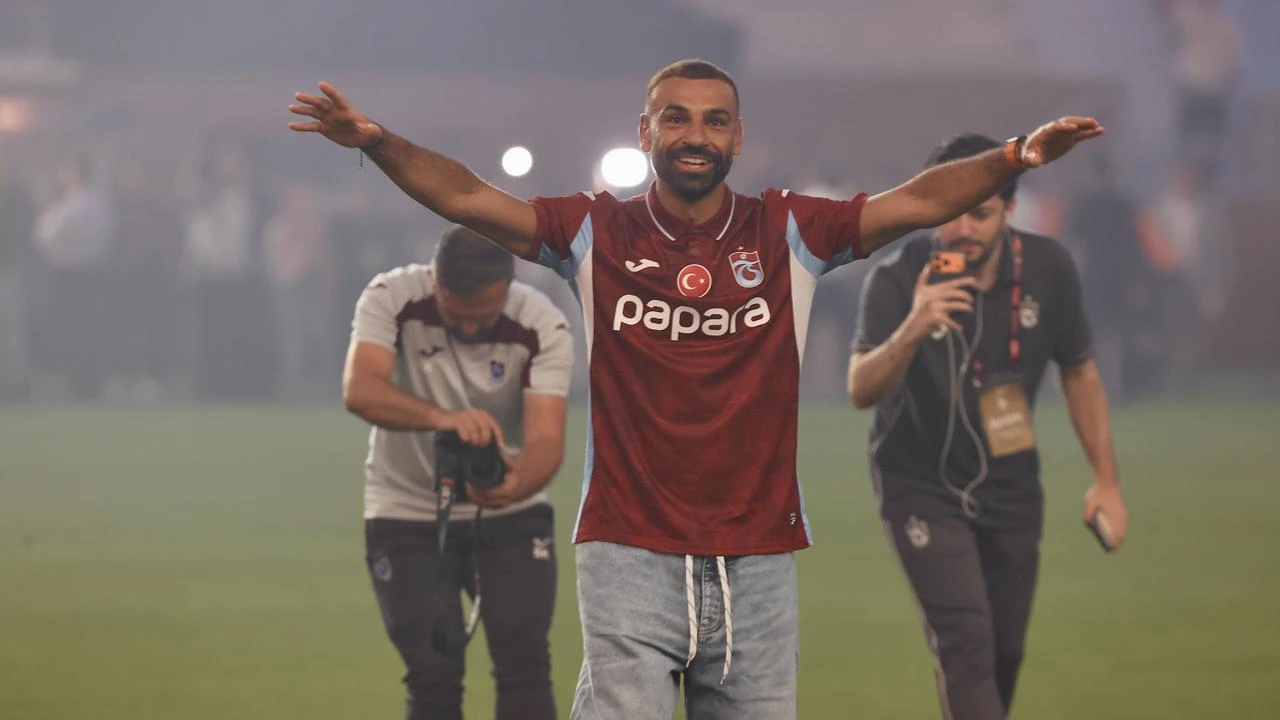 Salah fever grips Trabzon: Thousands pack stadium for star's signing