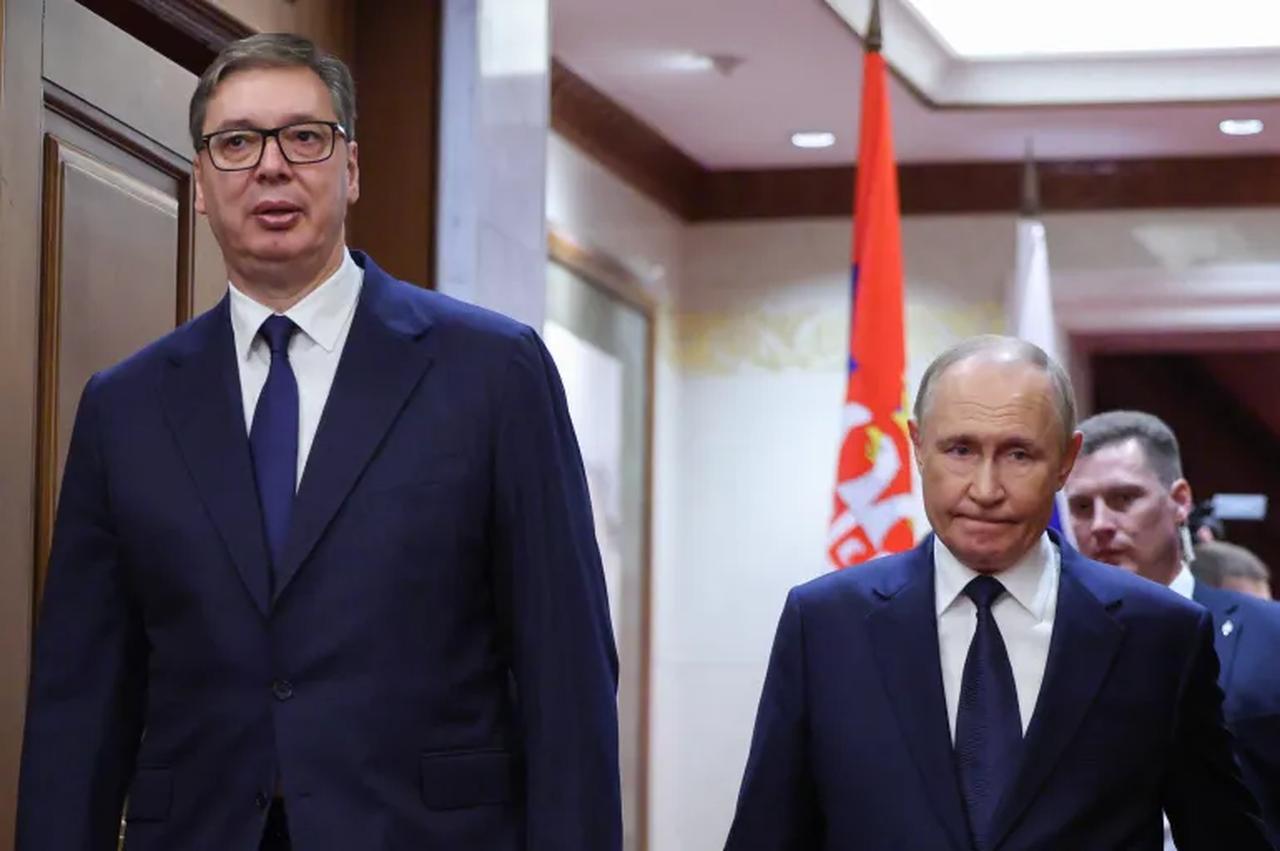 Russian President Vladimir Putin (R) walks with Serbian President Aleksandar Vucic for a meeting at the Diaoyutai State Guesthouse in Beijing on September 2, 2025. (AFP Photo)