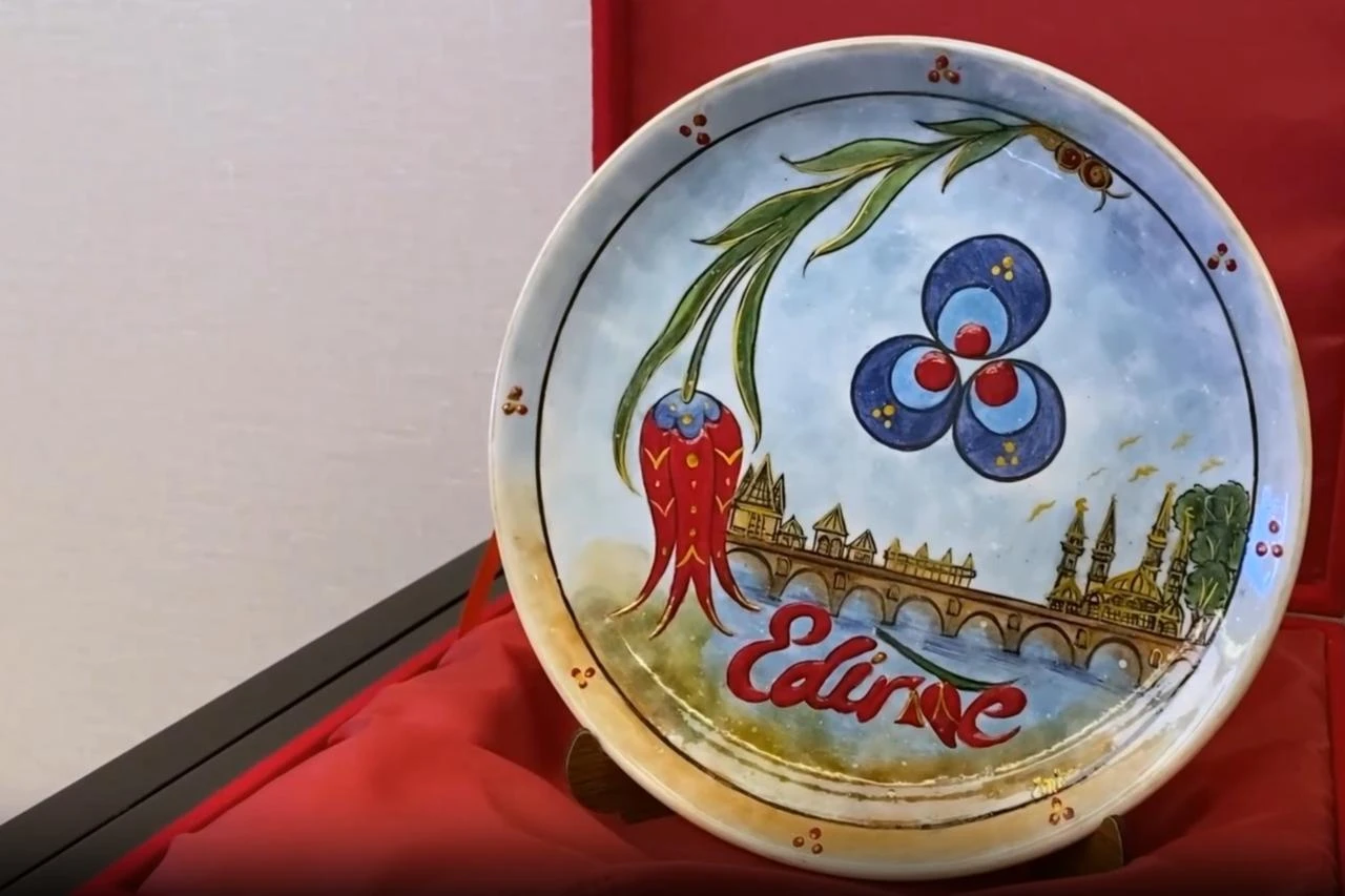 Tile artists handcraft medals for Edirne's international marathon