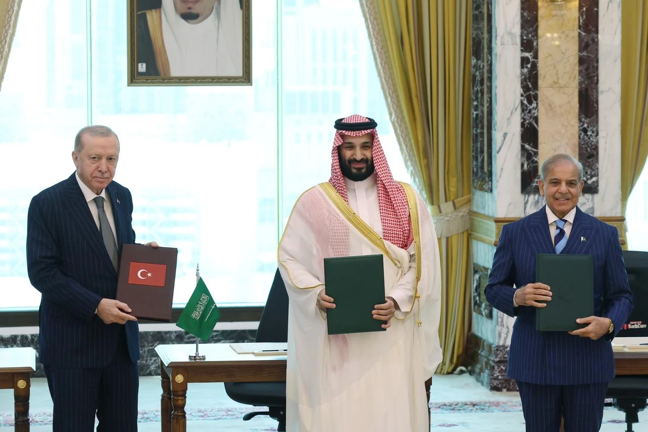 Türkiye, Saudi Arabia, Pakistan sign joint defense agreement