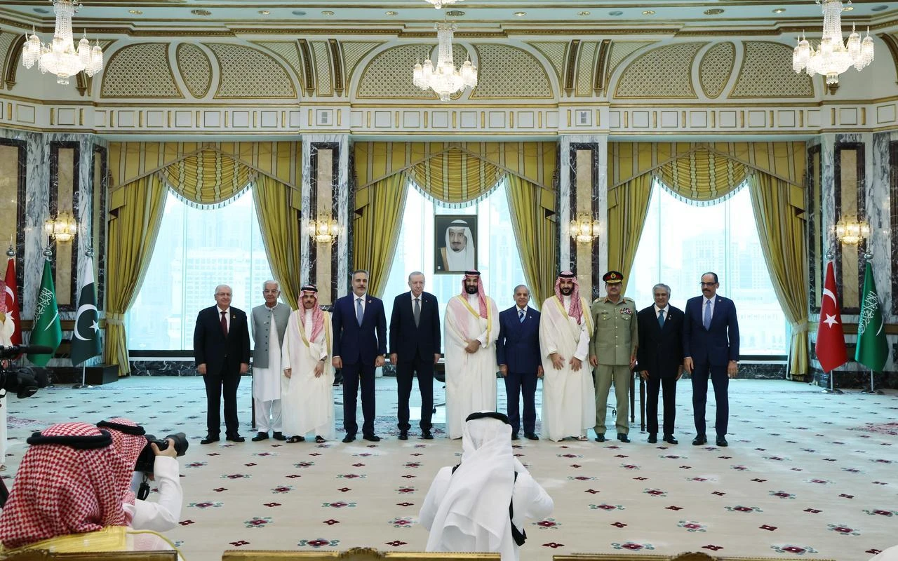 President Recep Tayyip Erdogan, Saudi Crown Prince Mohammed bin Salman, and Pakistani Prime Minister Shehbaz Sharif sign a trilateral defense agreement in Mecca, Saudi Arabia, Aug. 7, 2026. (Photo via Turkish Presidency/Murat Cetinmuhurdar/HO)