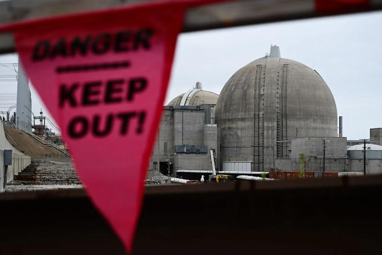 The containment domes of Units 2 and 3 stand during the decommissioning and dismantling of the San Onofre Nuclear Generating Station in San Diego County, California, June 9, 2023. (AFP Photo)