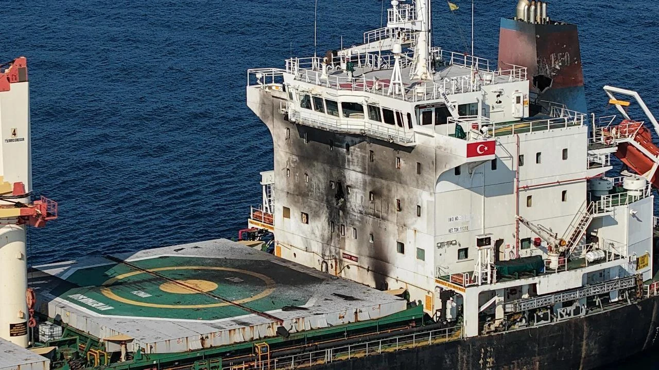 The Turkish-flagged dry cargo ship "MV Reyhan Sari," which was attacked by a drone off Novorossiysk while transporting coal, arrives at Trabzon Port on July 23, 2026. (IHA Photo)