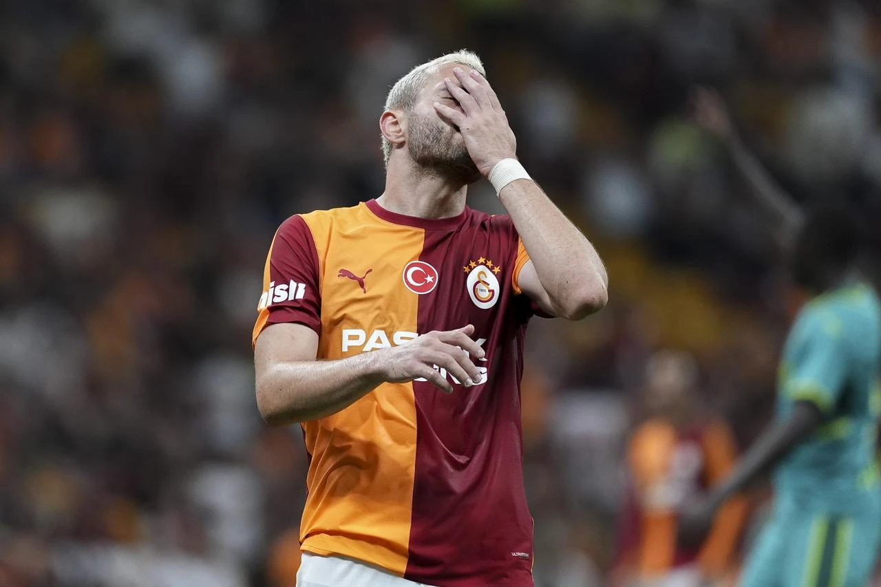 Fans turn on Galatasaray after poor preseason finale against Villarreal