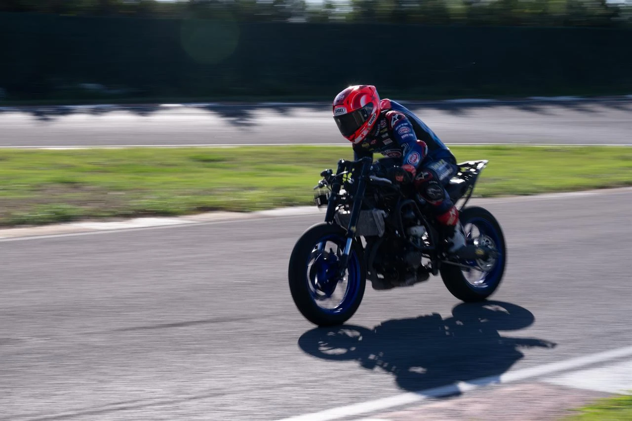 Toprak Razgatlioglu, right, rides alongside other motorcycle racers during a track session, Aug. 1, 2026. (AA Photo)