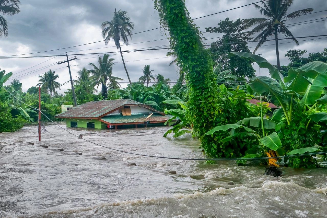 Over 380,000 affected by monsoon rains, cyclones in Philippines Image