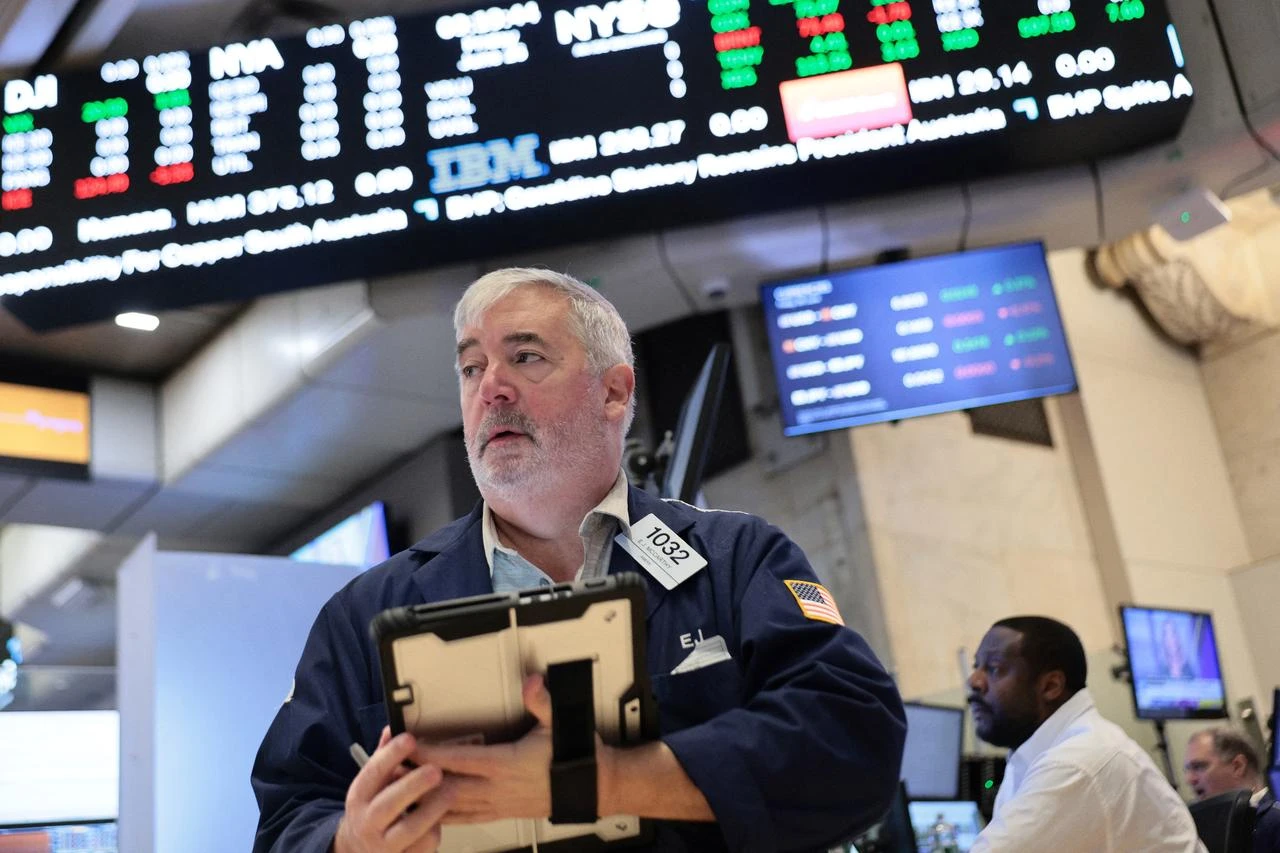 Precious metals rally as weak US jobs data weighs on rate hike bets