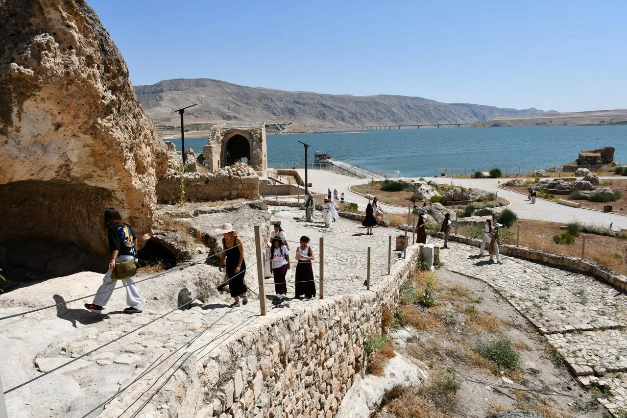 Thousands discover Hasankeyf's 12,000-year history