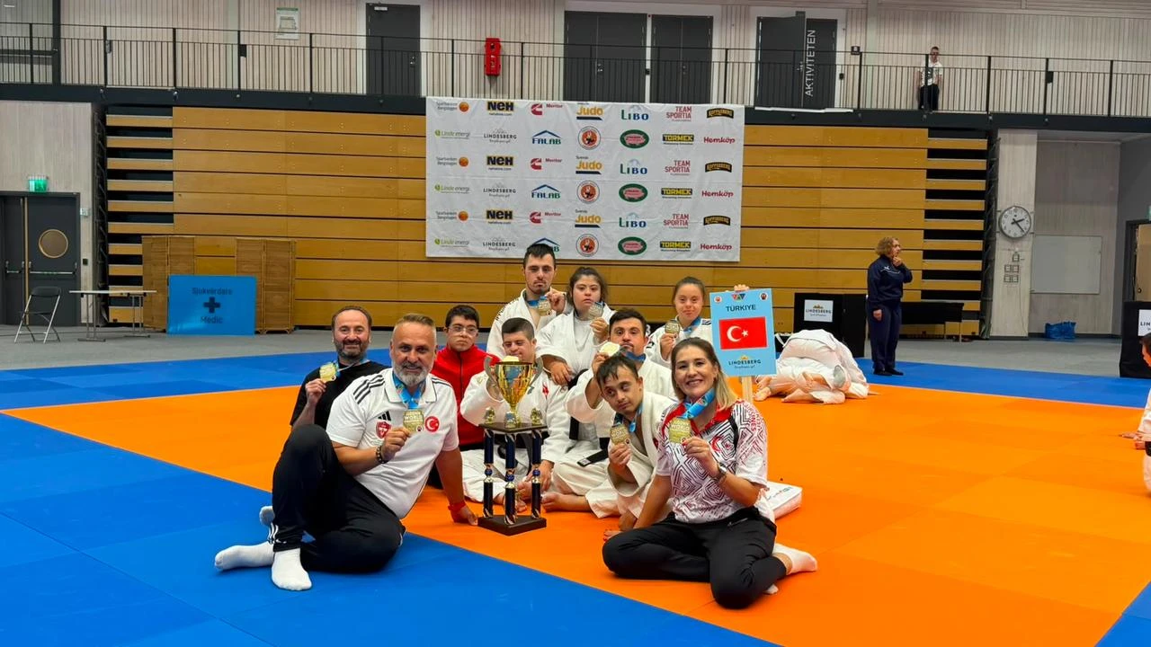 Türkiye’s Down Judo National Team members and coaches pose with medals and a trophy after winning the world championship in Lindesberg, Sweden, Aug. 8, 2026. (AA Photo)