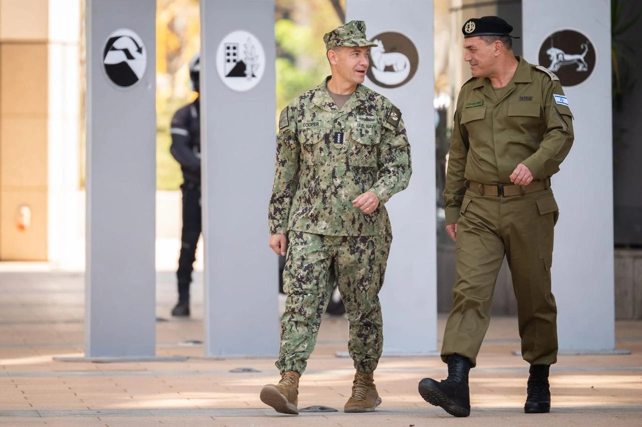 U.S. Central Command (CENTCOM) commander Adm. Brad Cooper (L) meets with Israeli Chief of Staff Lt. Gen. Eyal Zamir during a visit to Israel, Sept. 6, 2025. (Photo via CENTCOM)
