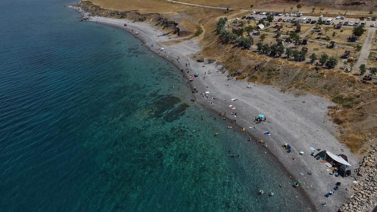 Mollakasım Public Beach, which operates with a Blue Flag certification on the shores of Lake Van, welcomes those looking to cool off in the hot weather. (AA Photo)