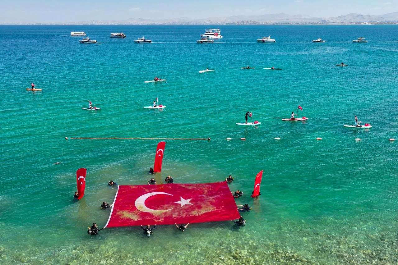Water sports festival begins at Türkiye's Lake Van