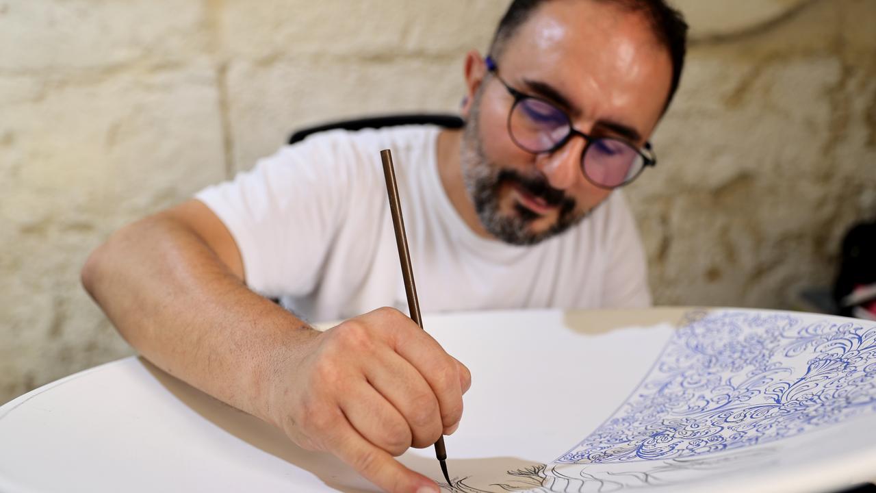 Cappadocia artist blends world motifs into ceramic craft