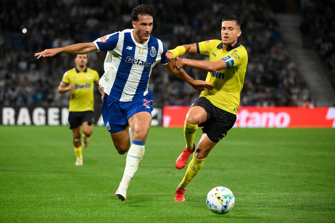 Galatasaray signs Deniz Gul from Porto to fill rotation after Icardi's exit