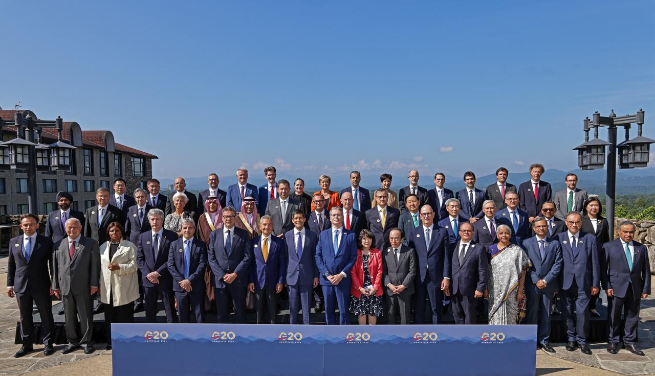 This handout photo released by the US Treasury Department shows US Secretary of the Treasury Scott Bessent posing with members of the G20 during the G20 Finance Ministers and Central Bank Governors’ meeting in Asheville, North Carolina, August 31, 2026. (AFP Photo)