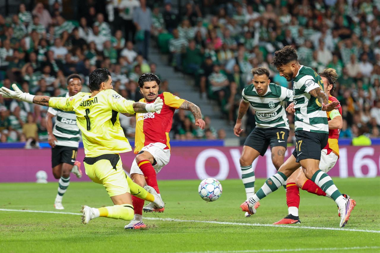 Sporting Lisbon's Colombian forward #97 Luis Suarez (R) shoots at goal as Galatasaray's Turkish goalkeeper #01 Ugurcan Cakir challenges during the UEFA Champions League first round day 1 football match between Sporting CP and Galatasaray at Jose Alvalade stadium in Lisbon on September 9, 2026. (AFP Photo)