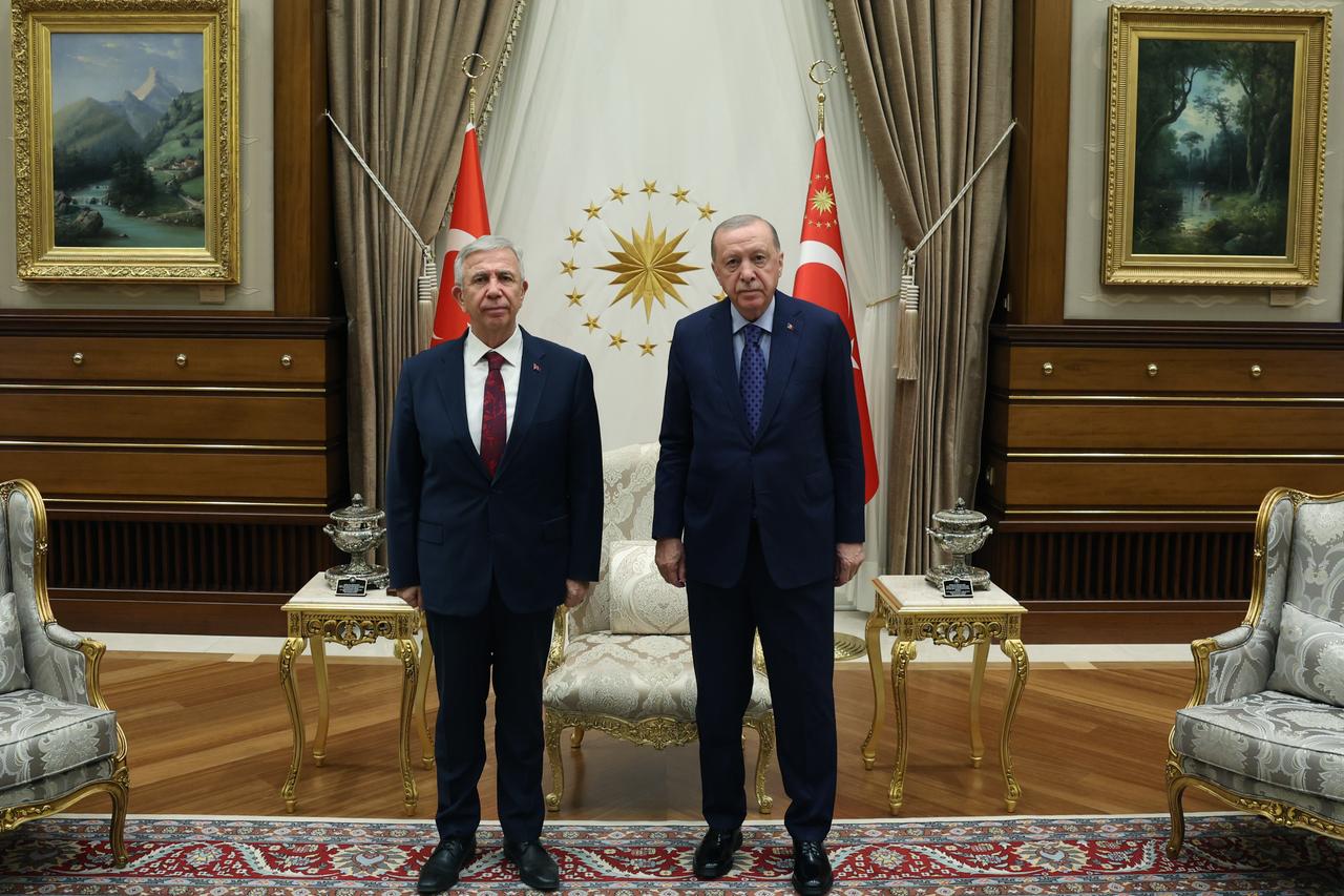 Erdogan holds closed-door meeting with Ankara mayor amid opposition split