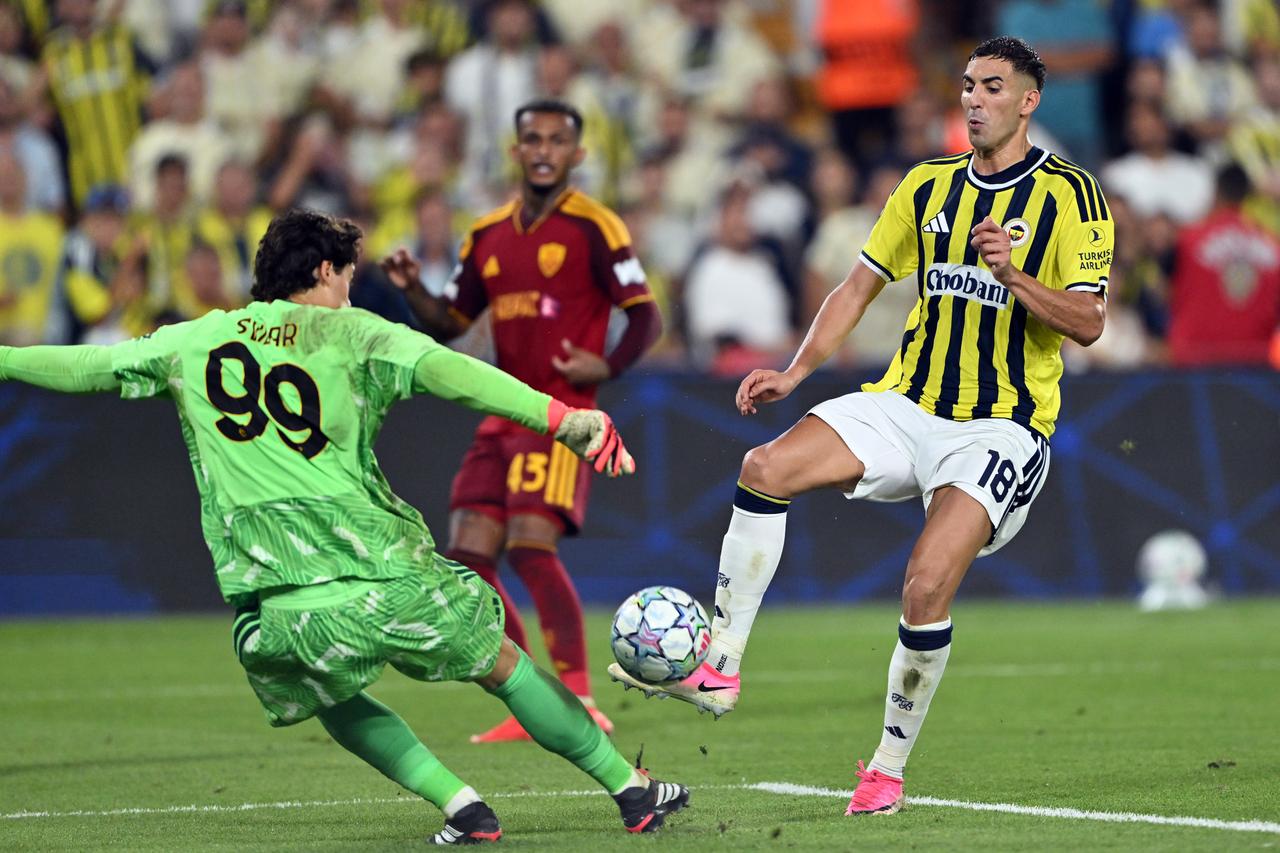 Fenerbahce, Roma settle for 1-1 draw in Champions League opener