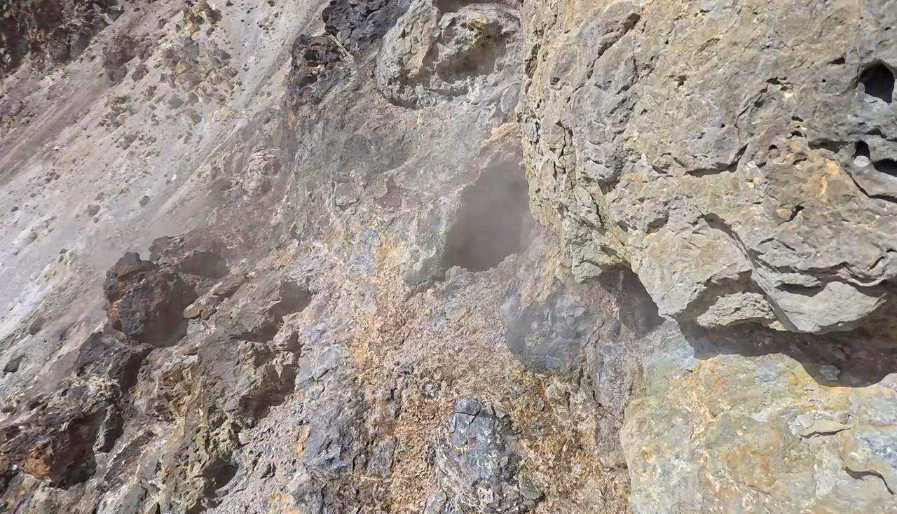 Steam and volcanic gases rise from fumaroles among the rocks inside Mount Tendurek's crater in eastern Türkiye. (Photo via YouTube/@OnurBenlivideolari)